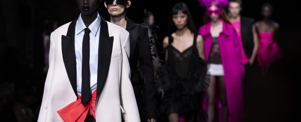 Follow the Valentino Fall Winter 2023 2024 show live on March 5