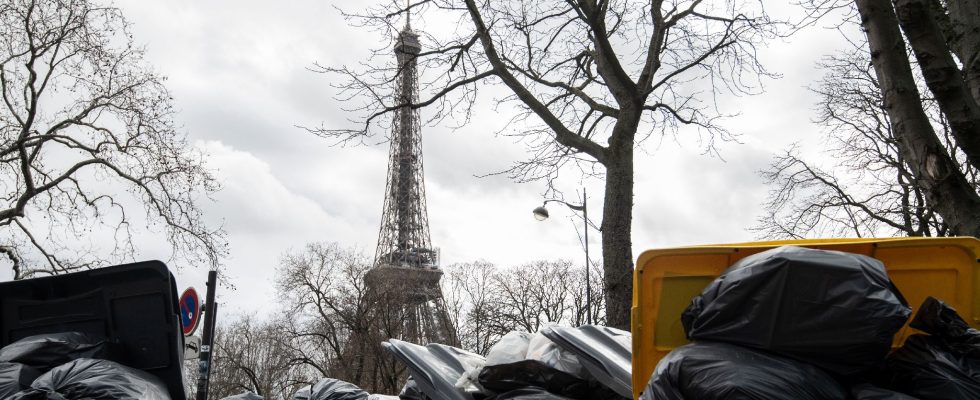 Garbage collectors strike in Paris how do requisitions work