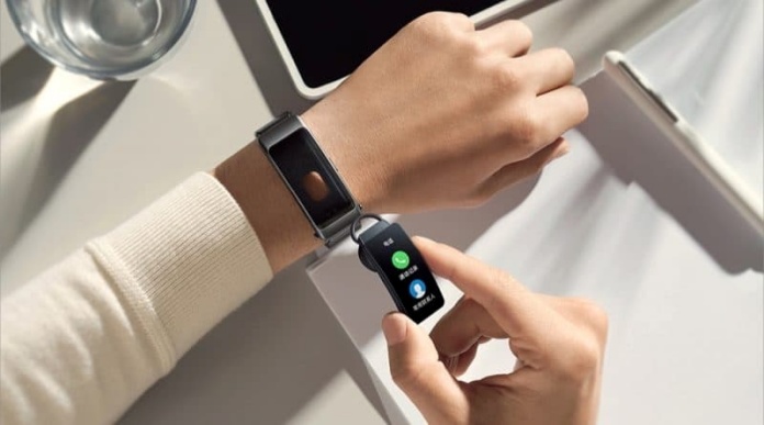 Huawei TalkBand B7 Released All Features