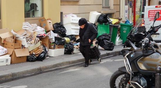 Images from France The sidewalks were filled with garbage the