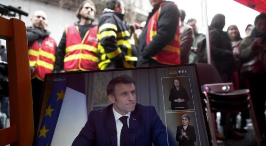 In the spotlight Macron facing the street