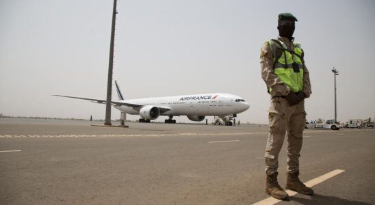 Is flying over Mali risky for civilian aircraft