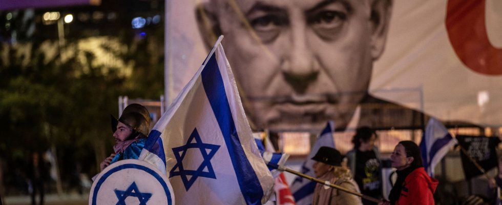 Israel Netanyahu like a fish in chaos