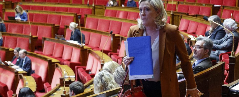 LIVE Pension reform Marine Le Pen denounces the method