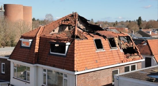 Large fire in Zeist extinguished resident and firefighter injured