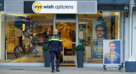 Man robs eyewear store in Nieuwegein one person arrested