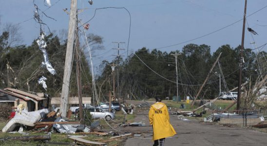 Mississippi devastated by tornadoes at least 25 dead