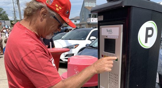 Norfolk extends paid parking pilot project