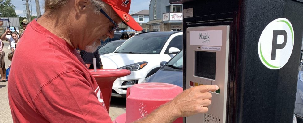 Norfolk extends paid parking pilot project