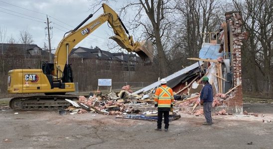 Old Bell building demolished in Simcoe