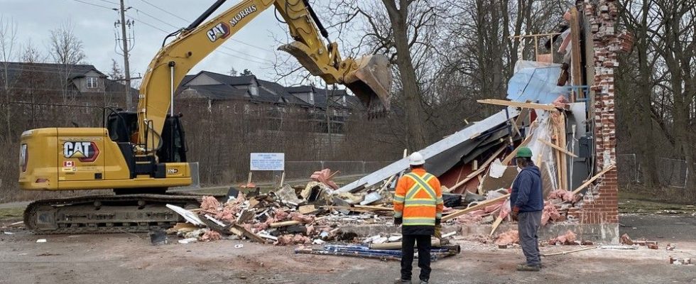 Old Bell building demolished in Simcoe