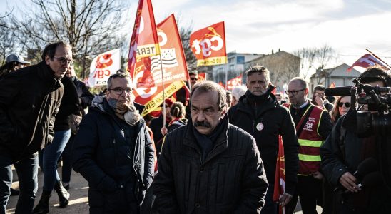 Pensions 740000 demonstrators according to the police more than 2