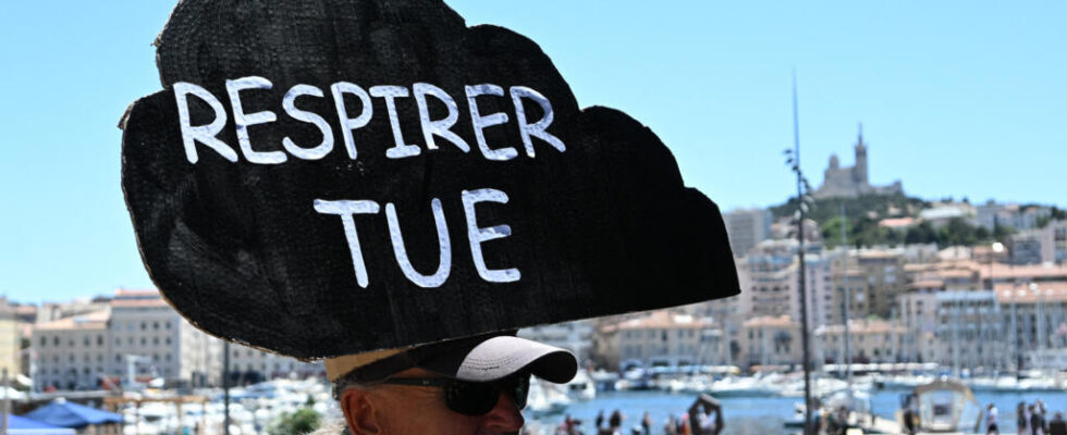 Residents in Marseille file a complaint against X on pollution