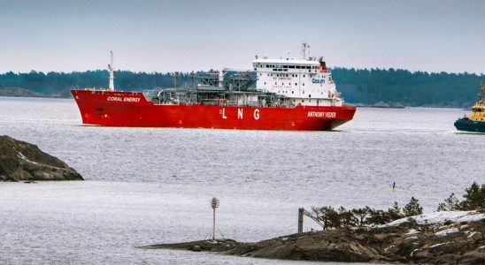 Ships with Russian gas to Sweden again