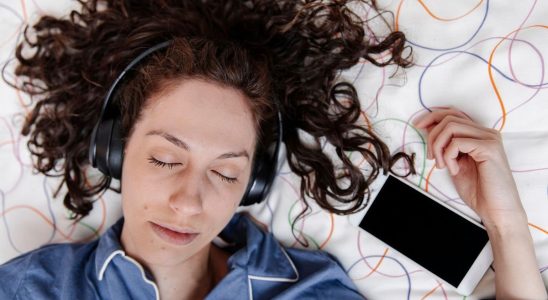 Sleep day five podcasts to make it easier to fall