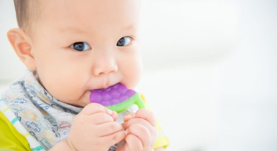 Teething symptoms age how to relieve baby