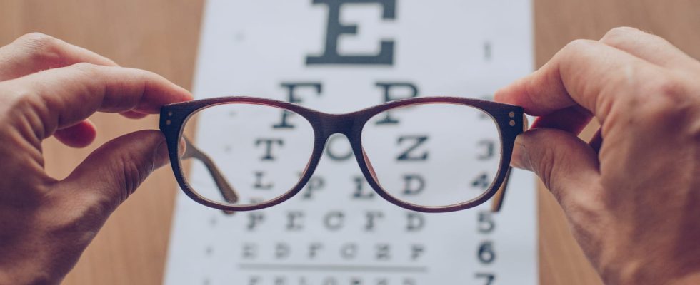 Visual acuity definition tests and measurement