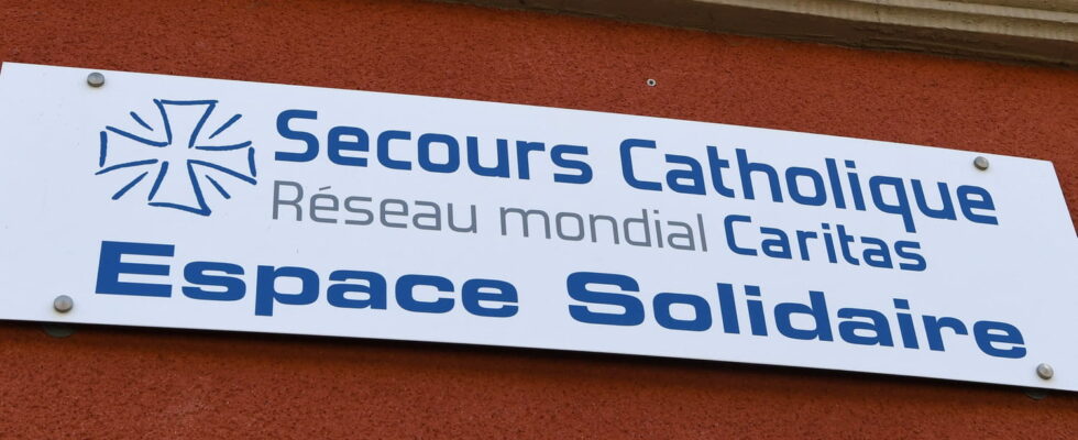 What does Secours Catholique do What actions