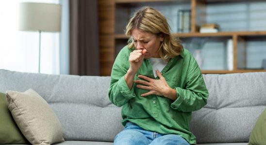 What is allergic asthma 4 typical symptoms