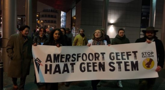 With poems by Amersfoort as a protest against the extreme