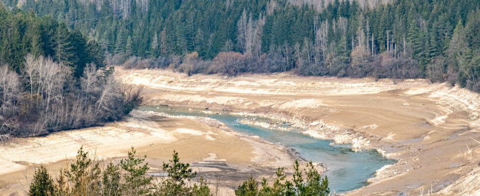 can river levels rise before summer