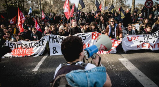 first counts already crowded in Paris