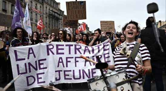 high school and university students join the protest