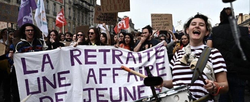 high school and university students join the protest