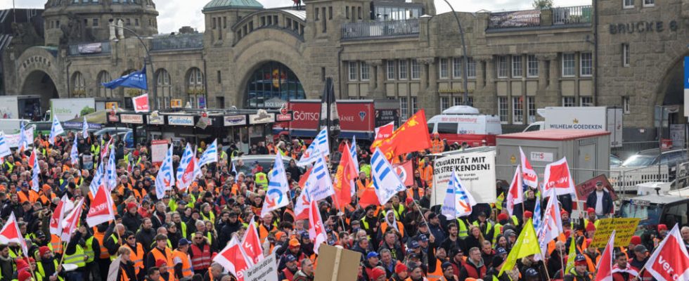 massive and unprecedented strikes in public transport