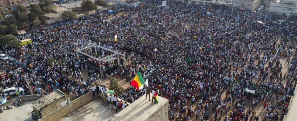 the opposition coalition demonstrates against the trial of its leader