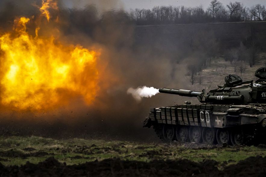 A Ukrainian tank opens fire during a firing exercise in Zaporizhia, Ukraine, March 29, 2023.