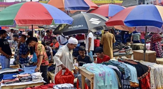 Bangladesh is suffocating crushed by a record heat wave