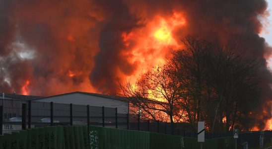 Big fire in Hamburg – extremely dangerous smoke