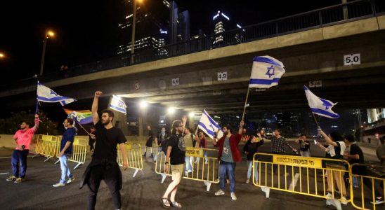 Binyamin Netanyahus speech brings hundreds of protesters to the streets