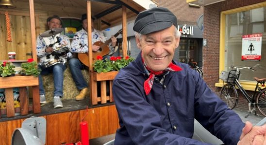 Cheese tour with tractor and house through the Netherlands for