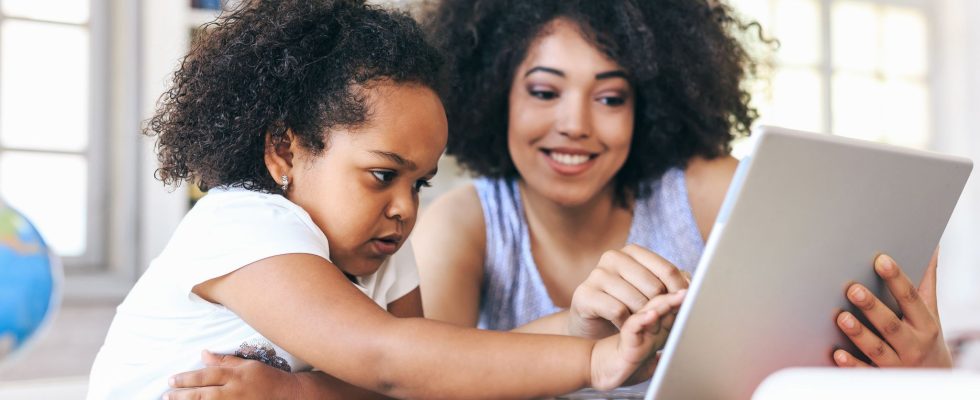 Children in front of screens the great discomfort of parents