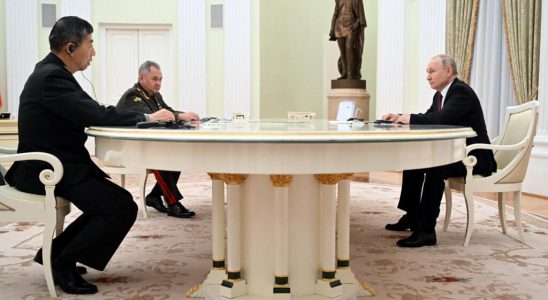 Chinese Defense Minister received by Putin in person in Moscow