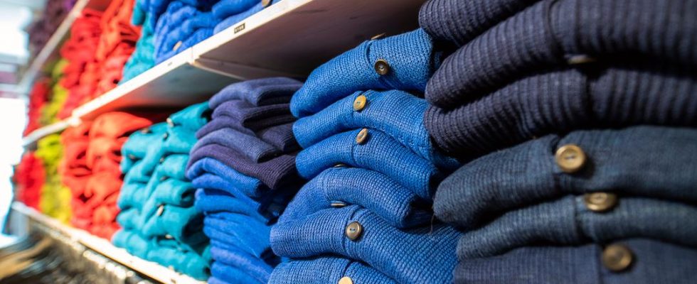 Clothing consumption is increasing despite the climate impact