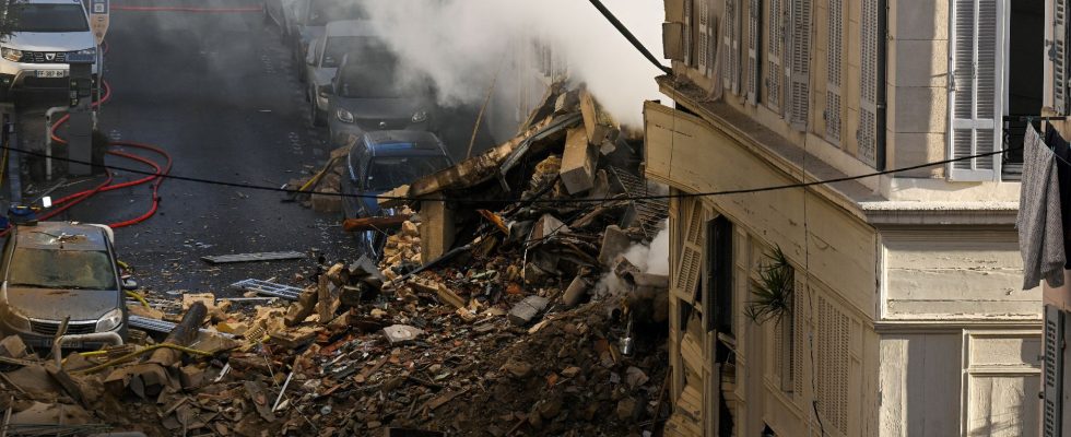 Collapsed building in Marseille between 4 and a dozen people