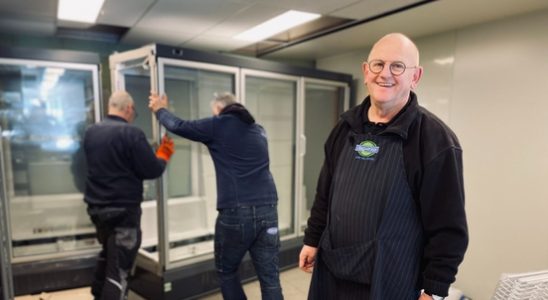 Dorp saves only supermarket from destruction with new freezers and