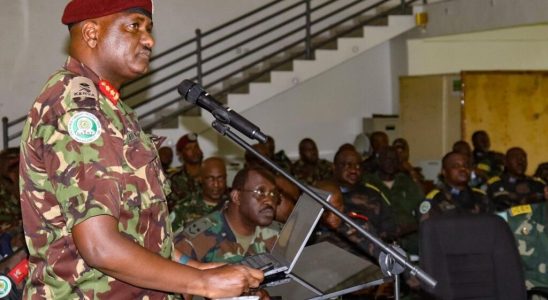 EAC regional force commander resigns