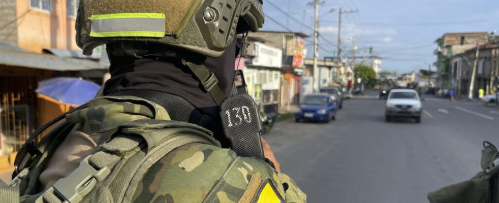 Ecuador the military prepare to attack drug traffickers