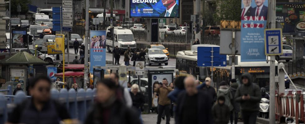 Elections in Turkiye faced with rumors of manipulation volunteers organize