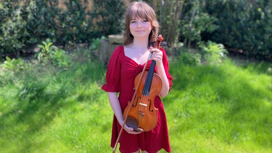 Eline 12 plays the violin at the National Childrens Remembrance