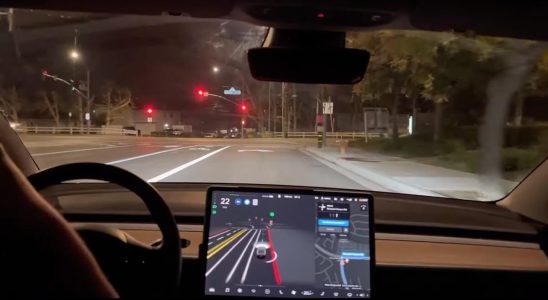 Elon Musk Promises Fully Autonomous Driving This Year