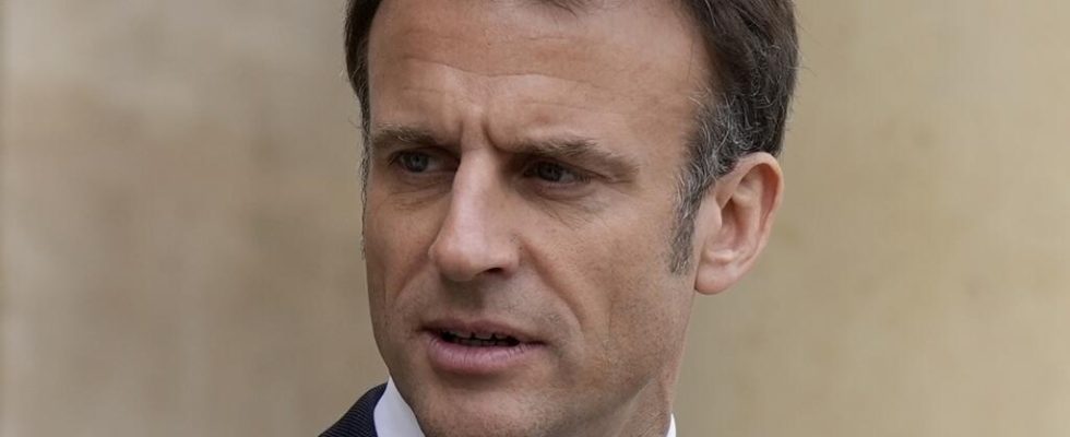 Emmanuel Macron officially promulgates the pension reform