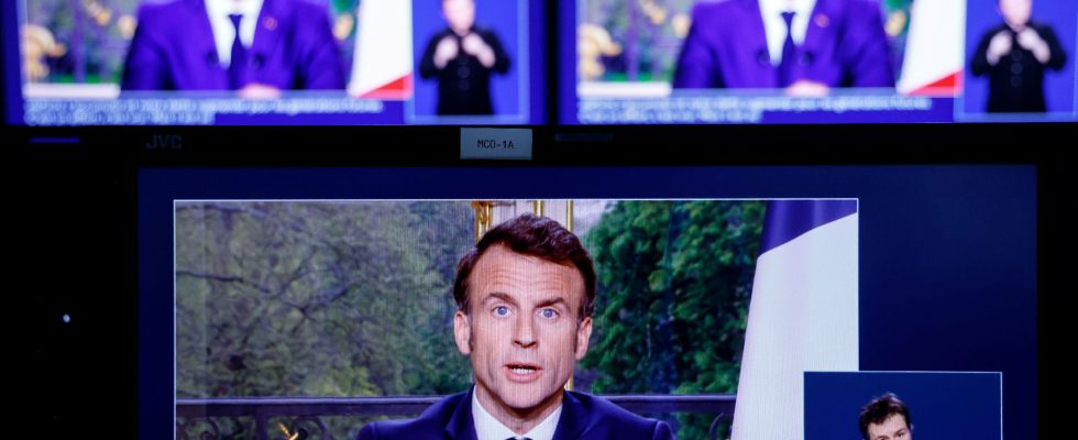 Emmanuel Macron threatened by himself or the permanent discrepancy between