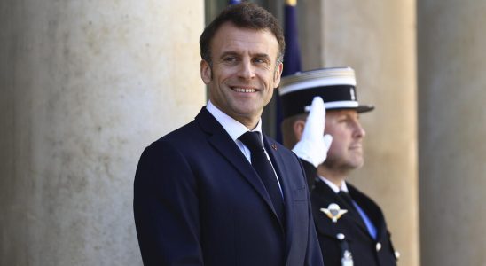 Emmanuel Macron visits the Netherlands amid the pension crisis