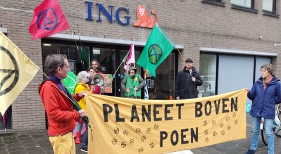 Extinction Rebellion demonstrates at ING offices in Amersfoort and Utrecht