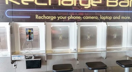 FBI warns against public smartphone charging stations